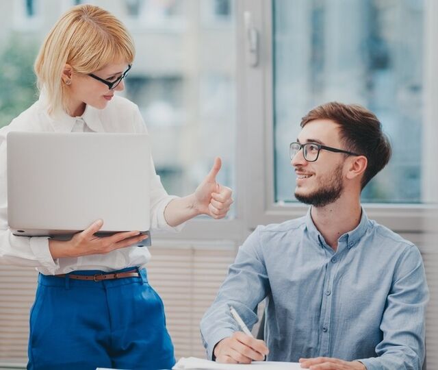 Når medarbeidere blir sittende fast i offerrollen, handler det ikke om svakhet – men om hjernens behov for trygghet. Oppgaven som leder er å flytte fokus fra skyld til læring, fra frustrasjon til fremdrift. Når medarbeidere blir sittende fast i offerrollen, handler det ikke om svakhet – men om hjernens behov for trygghet. Oppgaven som leder er å flytte fokus fra skyld til læring, fra frustrasjon til fremdrift.
