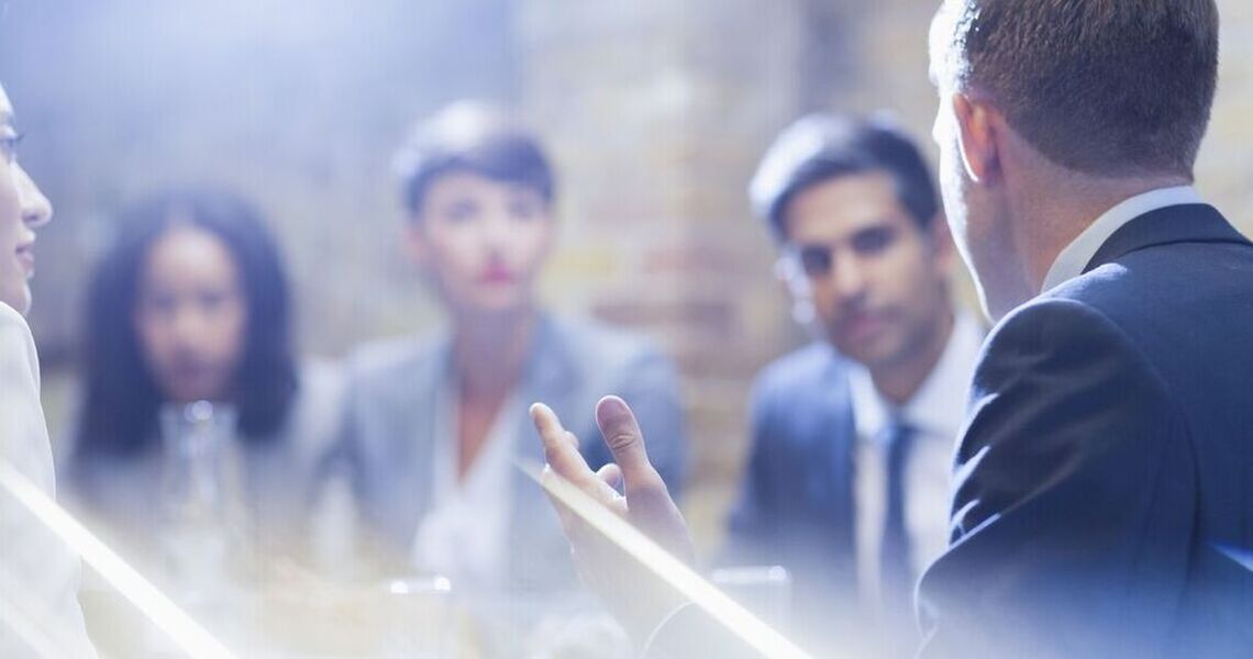 Mangfold i ledergruppen handler ikke bare om hvem som sitter rundt bordet – men hvordan dere bruker forskjellene som kraft i felles retning. (Foto: Istock.com) Mangfold i ledergruppen handler ikke bare om hvem som sitter rundt bordet – men hvordan dere bruker forskjellene som kraft i felles retning. (Foto: Istock.com)