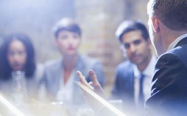 Mangfold i ledergruppen handler ikke bare om hvem som sitter rundt bordet – men hvordan dere bruker forskjellene som kraft i felles retning. (Foto: Istock.com)