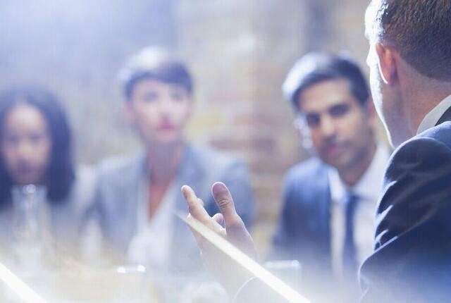 Mangfold i ledergruppen handler ikke bare om hvem som sitter rundt bordet – men hvordan dere bruker forskjellene som kraft i felles retning. (Foto: Istock.com) Mangfold i ledergruppen handler ikke bare om hvem som sitter rundt bordet – men hvordan dere bruker forskjellene som kraft i felles retning. (Foto: Istock.com)