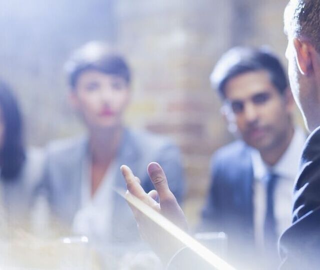 Mangfold i ledergruppen handler ikke bare om hvem som sitter rundt bordet – men hvordan dere bruker forskjellene som kraft i felles retning. (Foto: Istock.com)