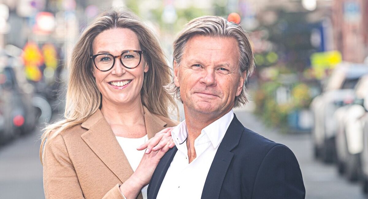 Atle H. Carlsen, CEO i Brækhus, og Rebekka Egeland, Chief People & Culture Officer, har sammen bygget en kultur der høyt tempo og menneskelig bærekraft går hånd i hånd. Resultatet er lavere sykefravær, sterkere fellesskap og en tydeligere kobling mellom trivsel, læring og lønnsomhet. (Foto: Ingar Næss, StudioF2)