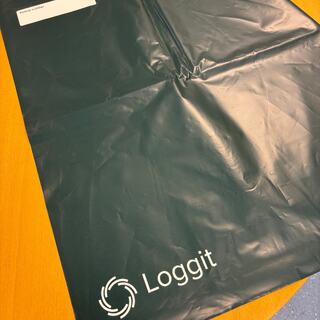 Bilde av en pose merket "Loggit", beregnet til ødelagte tekstiler.