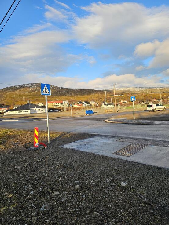 Fortau og forgjengeroverganger på Valen. Foto: Båtsfjord Kommune Fortau og forgjengeroverganger på Valen. Foto: Båtsfjord Kommune
