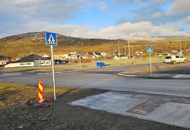 Fortau og forgjengeroverganger på Valen. Foto: Båtsfjord Kommune Fortau og forgjengeroverganger på Valen. Foto: Båtsfjord Kommune