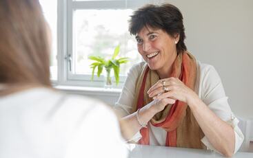 Ann Ahlqvist: Tydelighet og omsorg henger sammen. En leder som tør å si fra med varme, bygger både tillit og utvikling i teamet. (Foto: privat)