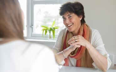 Ann Ahlqvist: Tydelighet og omsorg henger sammen. En leder som tør å si fra med varme, bygger både tillit og utvikling i teamet. (Foto: privat) Ann Ahlqvist: Tydelighet og omsorg henger sammen. En leder som tør å si fra med varme, bygger både tillit og utvikling i teamet. (Foto: privat)