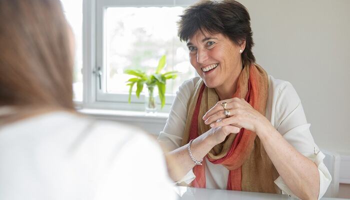 Ann Ahlqvist: Tydelighet og omsorg henger sammen. En leder som tør å si fra med varme, bygger både tillit og utvikling i teamet. (Foto: privat) Ann Ahlqvist: Tydelighet og omsorg henger sammen. En leder som tør å si fra med varme, bygger både tillit og utvikling i teamet. (Foto: privat)