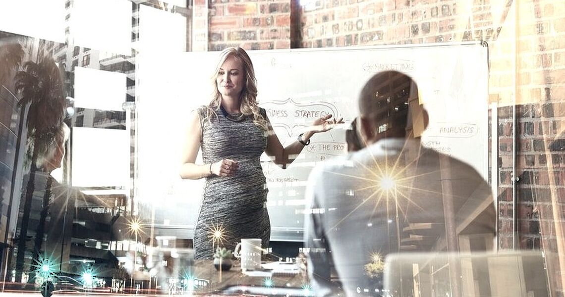 Fremtidens læring skjer ikke i kursrommet, men i hverdagen, når vi tør å reflektere, dele og bruke erfaringene fra virkelige situasjoner. (Foto: Istock.com) Fremtidens læring skjer ikke i kursrommet, men i hverdagen, når vi tør å reflektere, dele og bruke erfaringene fra virkelige situasjoner. (Foto: Istock.com)