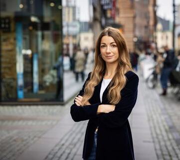 Forbrukeranalytiker Isabella Ahmadi i Prisjakt advarer mot juksepriser i november – og minner om at etikk starter i ledelsen. Foto: Prisjakt.no / NTB Kommunikasjon Forbrukeranalytiker Isabella Ahmadi i Prisjakt advarer mot juksepriser i november – og minner om at etikk starter i ledelsen. Foto: Prisjakt.no / NTB Kommunikasjon