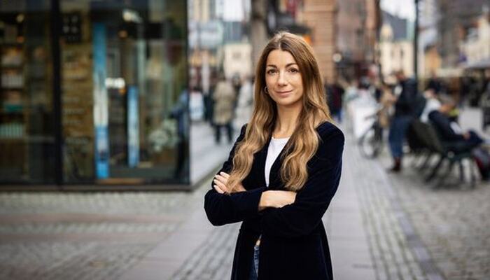 Forbrukeranalytiker Isabella Ahmadi i Prisjakt advarer mot juksepriser i november – og minner om at etikk starter i ledelsen. Foto: Prisjakt.no / NTB Kommunikasjon Forbrukeranalytiker Isabella Ahmadi i Prisjakt advarer mot juksepriser i november – og minner om at etikk starter i ledelsen. Foto: Prisjakt.no / NTB Kommunikasjon
