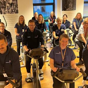 Teamet til Rehabilitering Vest i vår spinningsal