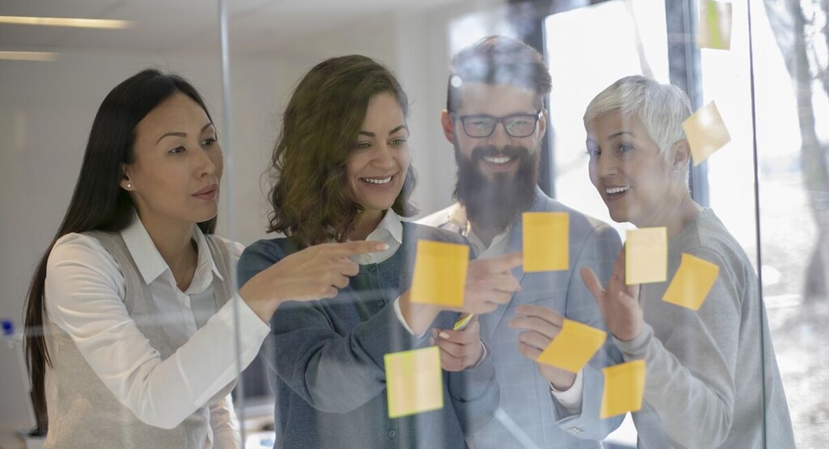 Verdier i praksis: Når medarbeidere deler ekte historier om stolthet og hverdagsvalg, forvandles verdiene fra ord på veggen til handling i kulturen.
