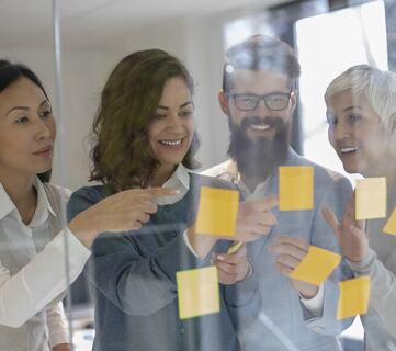 Verdier i praksis: Når medarbeidere deler ekte historier om stolthet og hverdagsvalg, forvandles verdiene fra ord på veggen til handling i kulturen.