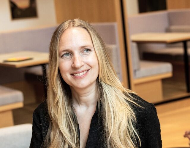 Inghild Härström: Skjulte normer og små signaler kan kvele åpenhet i team – lenge før noen merker at kvaliteten svekkes. (Foto: Espen Sturlason)