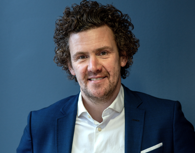 Når ledere møter medarbeidere med nærvær, nysgjerrighet og tillit, skapes en kultur der menneskelighet og prestasjon går hånd i hånd, sier psykolog Jan-Martin Berge. (Foto: Kilan Munch)