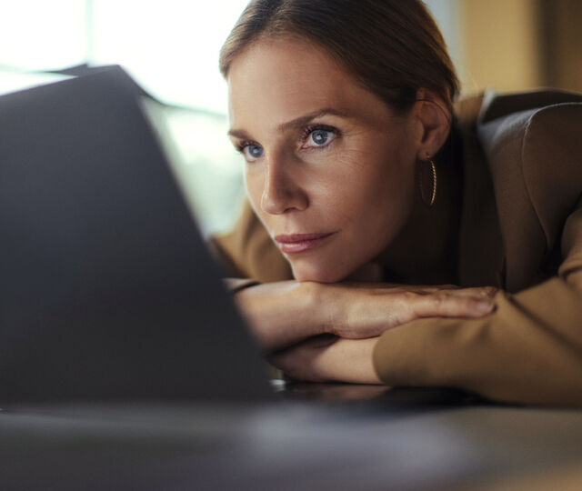 Når lederen lærer å bruke hele hjernen, ikke bare den delen som planlegger og kontrollerer – skapes rom for bedre beslutninger, kreativitet og bærekraftig prestasjon. (Foto: Istock.com) refleksjon