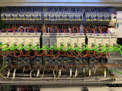 Profinet (grønn kabel) står høyt i kurs for integrasjon av startere, frekvensomformere og PLS-er.