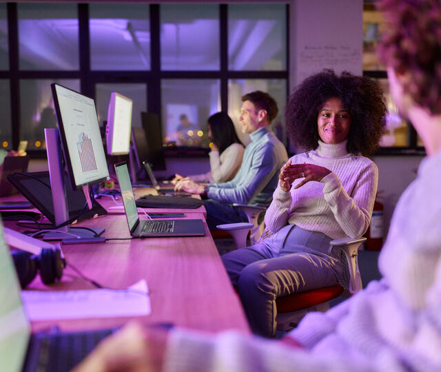 Mening er ikke en luksus, men en lederoppgave. Når mennesker finner mening i arbeidet, følger både lojalitet, innovasjon og resultater. (Foto: Istock.com) Mening er ikke en luksus, men en lederoppgave. Når mennesker finner mening i arbeidet, følger både lojalitet, innovasjon og resultater. (Foto: Istock.com)