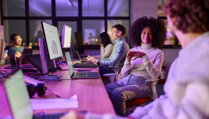 Mening er ikke en luksus, men en lederoppgave. Når mennesker finner mening i arbeidet, følger både lojalitet, innovasjon og resultater. (Foto: Istock.com)