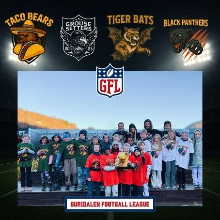 Elevar og lærarar ved Guridalen skule med amerikanske fotballdrakter