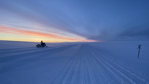 På bildet: Skuter på fjellet. Foto: GN