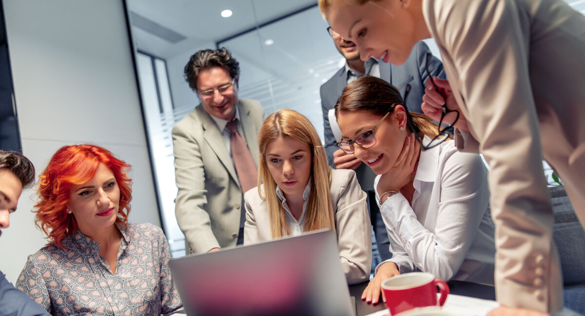 SOIOK-modellen gjør ledere bedre i stand til å ta beslutninger når usikkerheten er høy. Ved å kombinere tydelig intensjon, bevissthet om risiko og åpen dialog skapes beslutninger som både forstås og følges i praksis. (Foto: Istock.com) SOIOK-modellen gjør ledere bedre i stand til å ta beslutninger når usikkerheten er høy. Ved å kombinere tydelig intensjon, bevissthet om risiko og åpen dialog skapes beslutninger som både forstås og følges i praksis. (Foto: Istock.com)