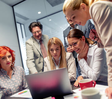 SOIOK-modellen gjør ledere bedre i stand til å ta beslutninger når usikkerheten er høy. Ved å kombinere tydelig intensjon, bevissthet om risiko og åpen dialog skapes beslutninger som både forstås og følges i praksis. (Foto: Istock.com)