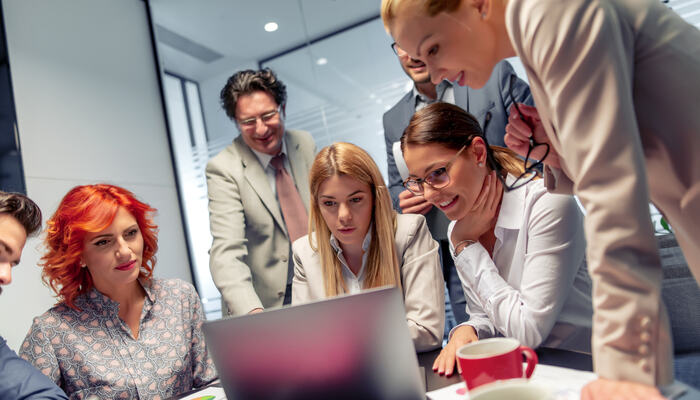 SOIOK-modellen gjør ledere bedre i stand til å ta beslutninger når usikkerheten er høy. Ved å kombinere tydelig intensjon, bevissthet om risiko og åpen dialog skapes beslutninger som både forstås og følges i praksis. (Foto: Istock.com)