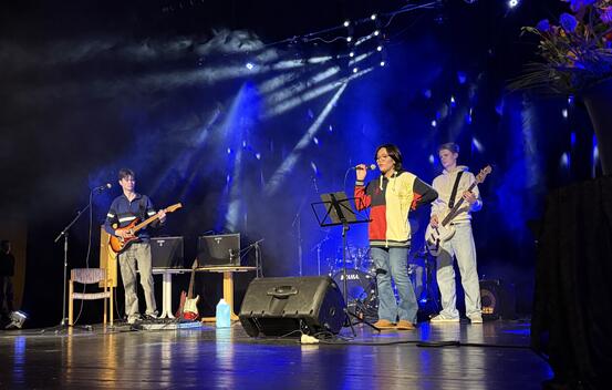 Ronelia Larsen med bandet Birk and the Babes. Foto: Stig Stokkland Ronelia Larsen med bandet Birk and the Babes. Foto: Stig Stokkland