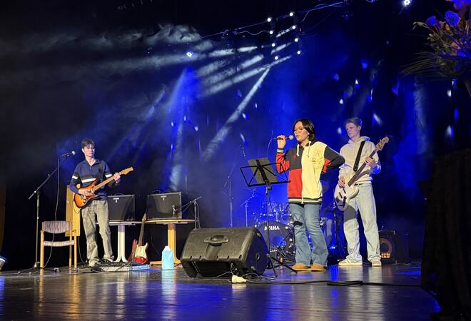 Ronelia Larsen med bandet Birk and the Babes. Foto: Stig Stokkland