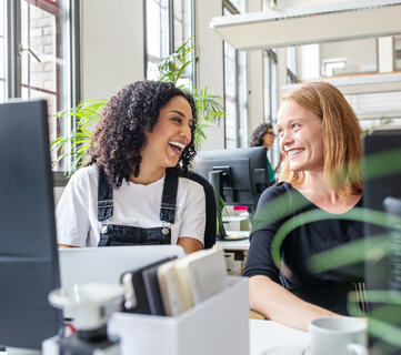 Små, ekte handlinger i hverdagen er blant de sterkeste virkemidlene for å bygge et troverdig arbeidsgiveromdømme. (Foto: Istock.com)