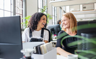 Små, ekte handlinger i hverdagen er blant de sterkeste virkemidlene for å bygge et troverdig arbeidsgiveromdømme. (Foto: Istock.com) Små, ekte handlinger i hverdagen er blant de sterkeste virkemidlene for å bygge et troverdig arbeidsgiveromdømme. (Foto: Istock.com)