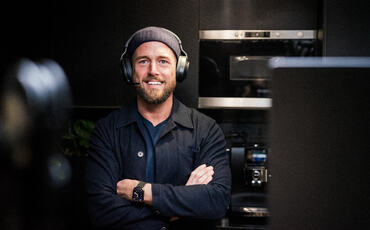 Chris Hovde har gått veien fra parkeringsplassen på IKEA via topplederroller og total kollaps, til en tydelig stemme for regenerativ ledelse og menneskelig bærekraft. (Foto: Meri Wiik)