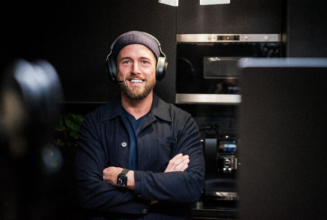 Chris Hovde har gått veien fra parkeringsplassen på IKEA via topplederroller og total kollaps, til en tydelig stemme for regenerativ ledelse og menneskelig bærekraft. (Foto: Meri Wiik) Chris Hovde har gått veien fra parkeringsplassen på IKEA via topplederroller og total kollaps, til en tydelig stemme for regenerativ ledelse og menneskelig bærekraft. (Foto: Meri Wiik)