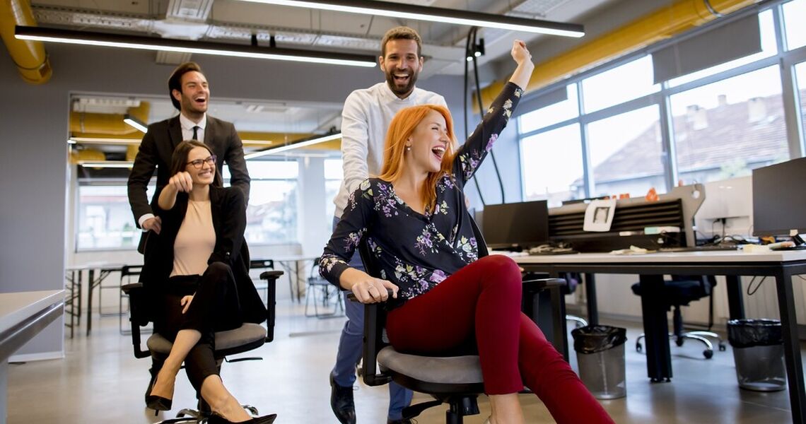 Arbeidsglede bygges ikke gjennom tiltak alene, men i hverdagsmøtene mellom mennesker. (Foto: Istock.com)