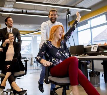 Arbeidsglede bygges ikke gjennom tiltak alene, men i hverdagsmøtene mellom mennesker. (Foto: Istock.com)
