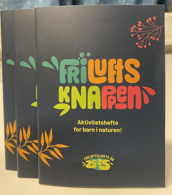 Aktivitetshefte. Foto AS Foto av aktivitetsheftet Friluftsknappen