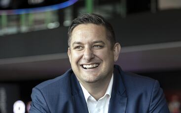 Fredrik Tønnesen viser hvordan nærvær, tydelige prioriteringer og ekte anerkjennelse skaper kraft i en av årets mest hektiske perioder. (Foto: Johnny Vaet Nordskog)