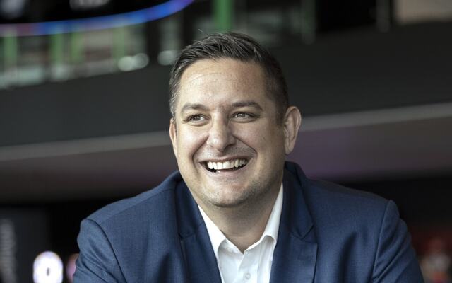 Fredrik Tønnesen viser hvordan nærvær, tydelige prioriteringer og ekte anerkjennelse skaper kraft i en av årets mest hektiske perioder. (Foto: Johnny Vaet Nordskog) Fredrik Tønnesen viser hvordan nærvær, tydelige prioriteringer og ekte anerkjennelse skaper kraft i en av årets mest hektiske perioder. (Foto: Johnny Vaet Nordskog)