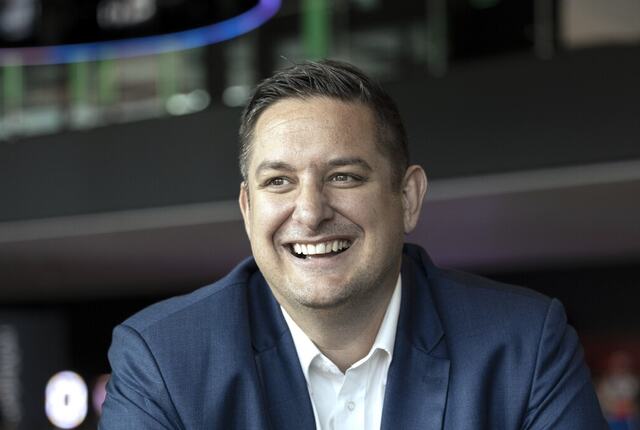 Fredrik Tønnesen viser hvordan nærvær, tydelige prioriteringer og ekte anerkjennelse skaper kraft i en av årets mest hektiske perioder. (Foto: Johnny Vaet Nordskog) Fredrik Tønnesen viser hvordan nærvær, tydelige prioriteringer og ekte anerkjennelse skaper kraft i en av årets mest hektiske perioder. (Foto: Johnny Vaet Nordskog)