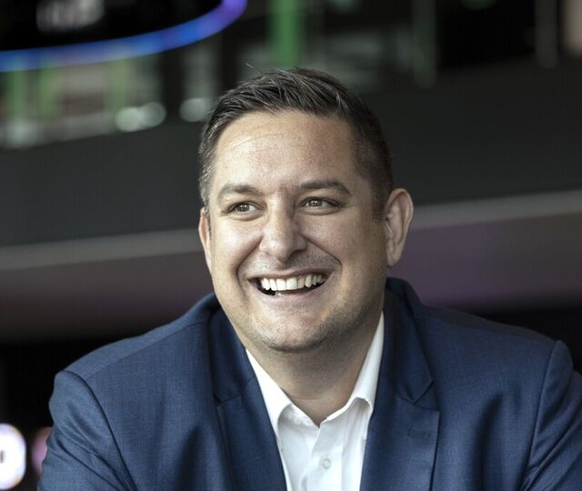 Fredrik Tønnesen viser hvordan nærvær, tydelige prioriteringer og ekte anerkjennelse skaper kraft i en av årets mest hektiske perioder. (Foto: Johnny Vaet Nordskog) Fredrik Tønnesen viser hvordan nærvær, tydelige prioriteringer og ekte anerkjennelse skaper kraft i en av årets mest hektiske perioder. (Foto: Johnny Vaet Nordskog)