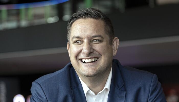 Fredrik Tønnesen viser hvordan nærvær, tydelige prioriteringer og ekte anerkjennelse skaper kraft i en av årets mest hektiske perioder. (Foto: Johnny Vaet Nordskog) Fredrik Tønnesen viser hvordan nærvær, tydelige prioriteringer og ekte anerkjennelse skaper kraft i en av årets mest hektiske perioder. (Foto: Johnny Vaet Nordskog)