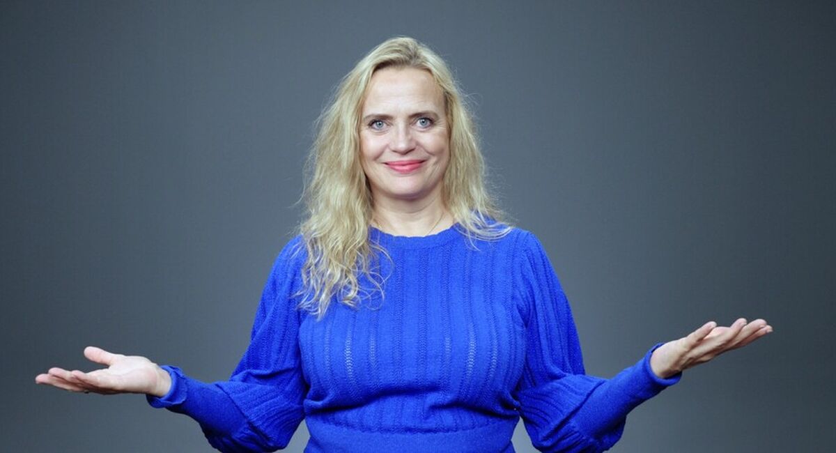 Hilde Johanne Aafoss: Når ledere legger bort PowerPointen og tør å fortelle en ekte historie, skjer det noe i rommet. Tillit bygges før budskapet formidles, og mennesker begynner å lytte. (Foto: Marianne Bjørnebakk) Hilde Johanne Aafoss: Når ledere legger bort PowerPointen og tør å fortelle en ekte historie, skjer det noe i rommet. Tillit bygges før budskapet formidles, og mennesker begynner å lytte. (Foto: Marianne Bjørnebakk)