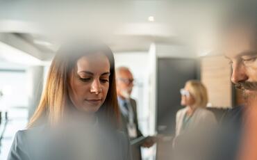Når ledere treffer feil med tempo og lederstil, er det sjelden strategien som svikter, men forståelsen av hvilken fase organisasjonen faktisk er i. (Foto: Istock.com) Når ledere treffer feil med tempo og lederstil, er det sjelden strategien som svikter, men forståelsen av hvilken fase organisasjonen faktisk er i. (Foto: Istock.com)