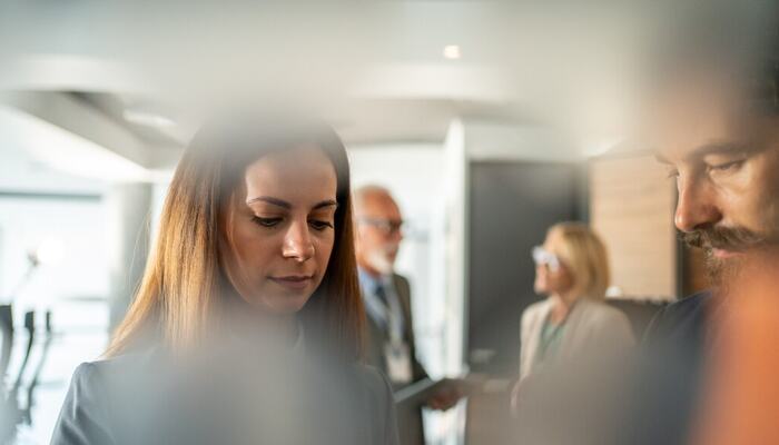 Når ledere treffer feil med tempo og lederstil, er det sjelden strategien som svikter, men forståelsen av hvilken fase organisasjonen faktisk er i. (Foto: Istock.com) Når ledere treffer feil med tempo og lederstil, er det sjelden strategien som svikter, men forståelsen av hvilken fase organisasjonen faktisk er i. (Foto: Istock.com)