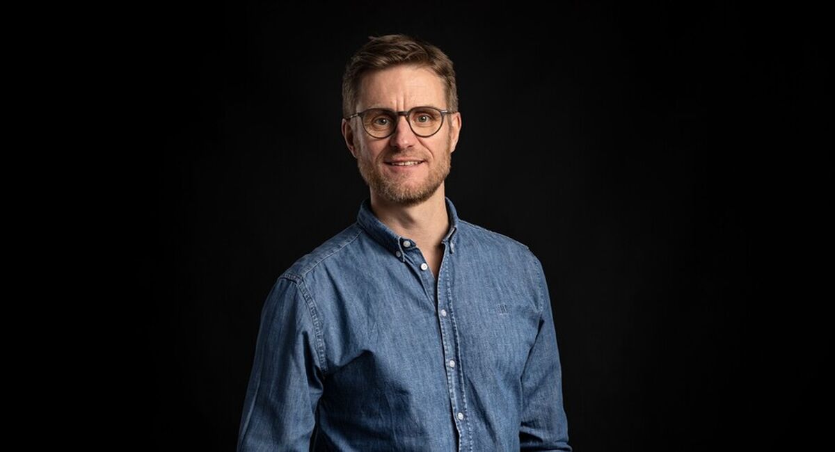 Henrik Mærsk: Når arbeidsmiljøet følges opp i hverdagen, ikke bare i årlige målinger, kan ledere fange opp stress, uro og belastning før det utvikler seg til sykefravær og konflikter. Henrik Mærsk: Når arbeidsmiljøet følges opp i hverdagen, ikke bare i årlige målinger, kan ledere fange opp stress, uro og belastning før det utvikler seg til sykefravær og konflikter.