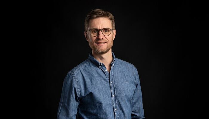 Henrik Mærsk: Når arbeidsmiljøet følges opp i hverdagen, ikke bare i årlige målinger, kan ledere fange opp stress, uro og belastning før det utvikler seg til sykefravær og konflikter. Henrik Mærsk: Når arbeidsmiljøet følges opp i hverdagen, ikke bare i årlige målinger, kan ledere fange opp stress, uro og belastning før det utvikler seg til sykefravær og konflikter.