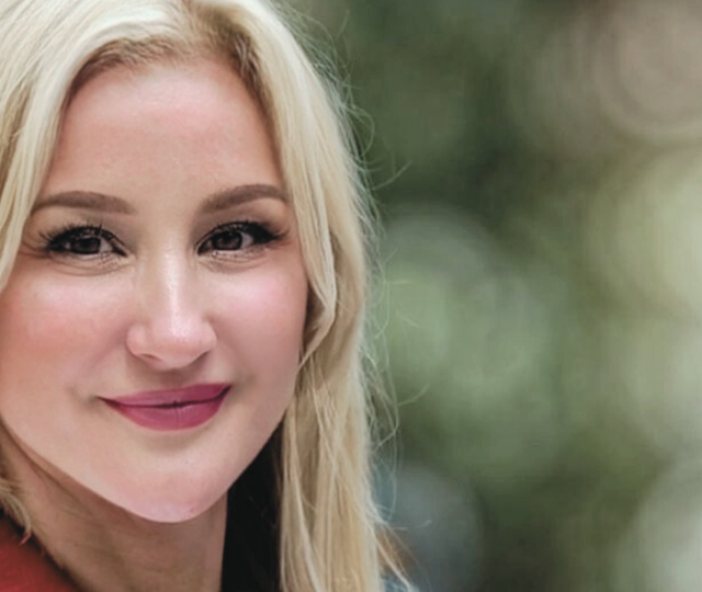 Anne Gry Ringen: Når ledere våger å vise reisen bak fasaden, blir det lettere for andre å reise seg i sitt eget fall. (Foto: privat)