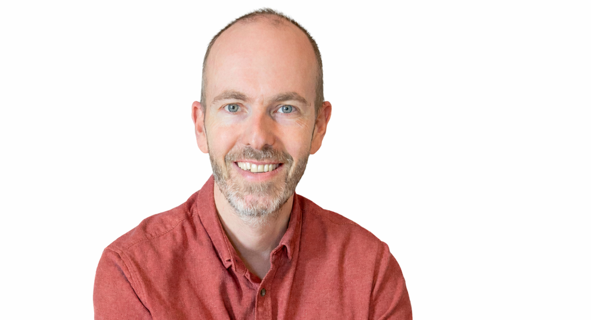 John Brenne: Gode kulturer bygges ikke i planer, men i små øyeblikk der ansatte støtter hverandre før utfordringer vokser. (Foto: privat) John Brenne: Gode kulturer bygges ikke i planer, men i små øyeblikk der ansatte støtter hverandre før utfordringer vokser. (Foto: privat)